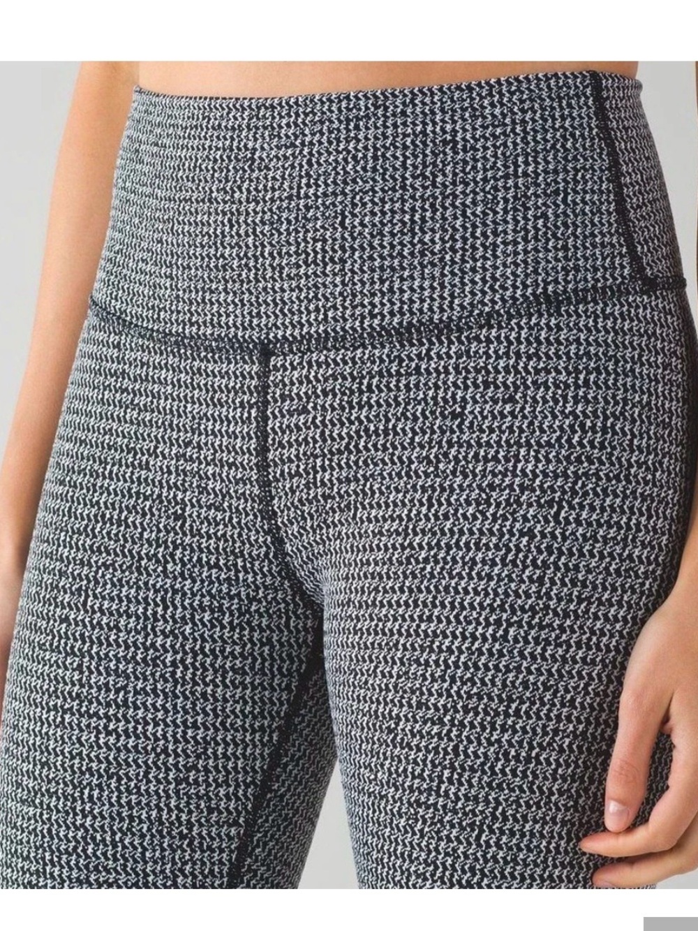 Lululemon houndstooth High-Waist Textured Black & White wunder under